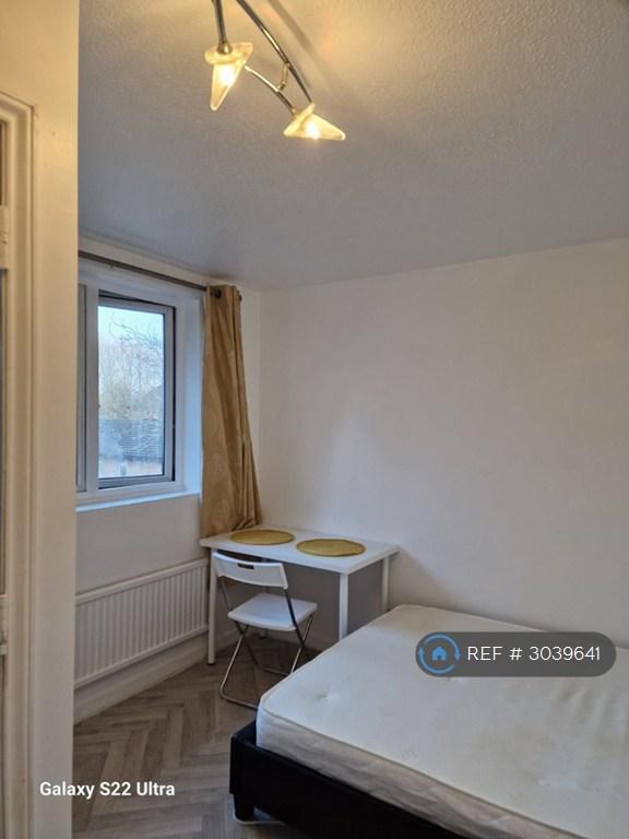 Room Shackleton Place in Milton Keynes