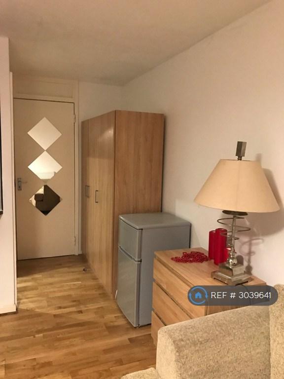 Room Shackleton Place in Milton Keynes