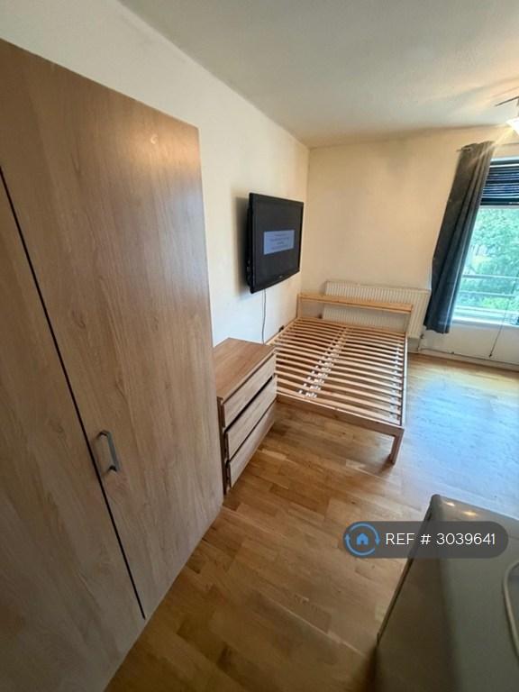 Room Shackleton Place in Milton Keynes