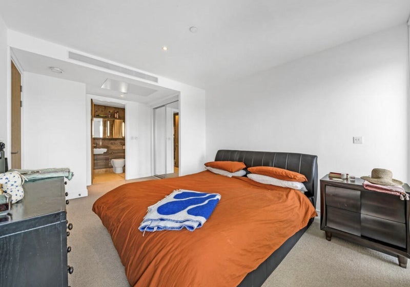 Room Saint John's Hill in Greater London