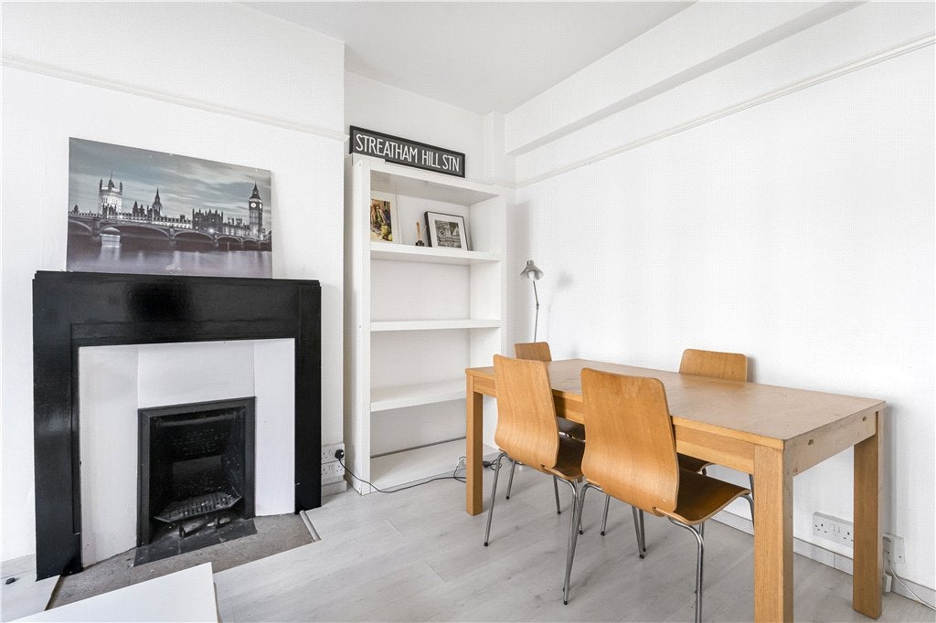 Flat Wavertree Road in Greater London