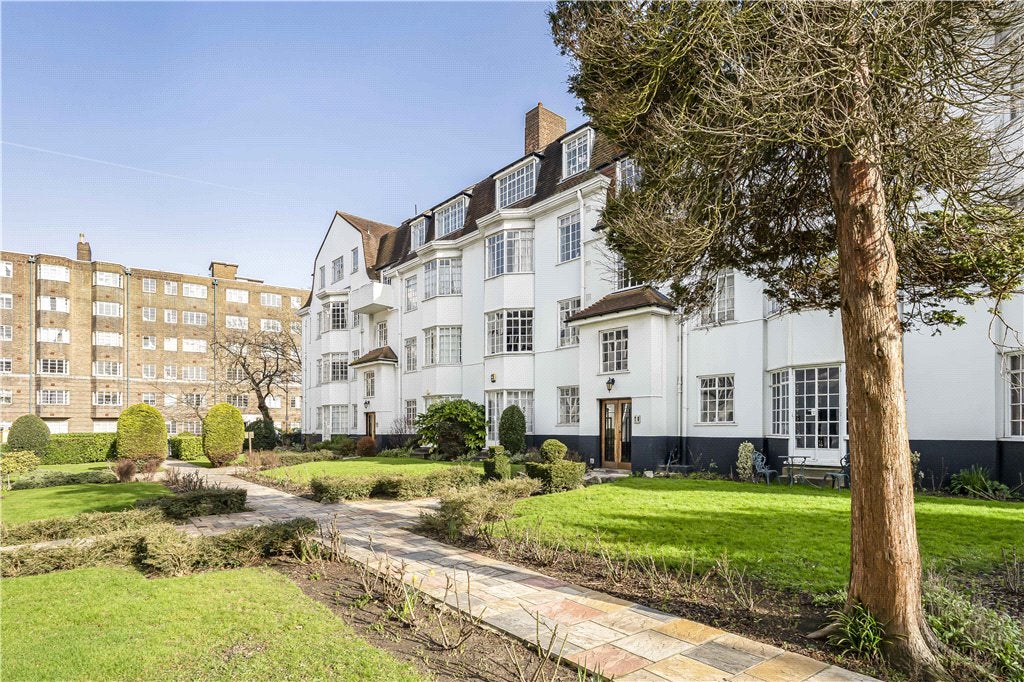 Flat Wavertree Road in Greater London