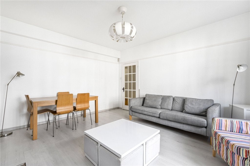Flat Wavertree Road in Greater London