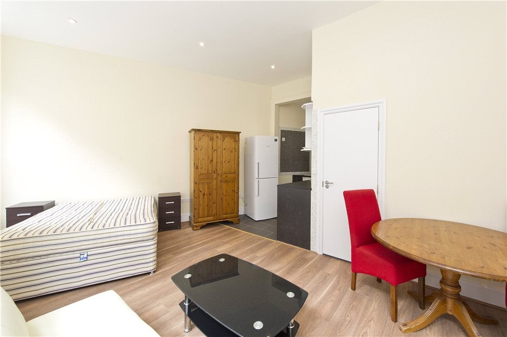 Flat Glendower Place in Greater London