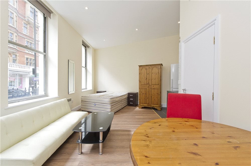Flat Glendower Place in Greater London