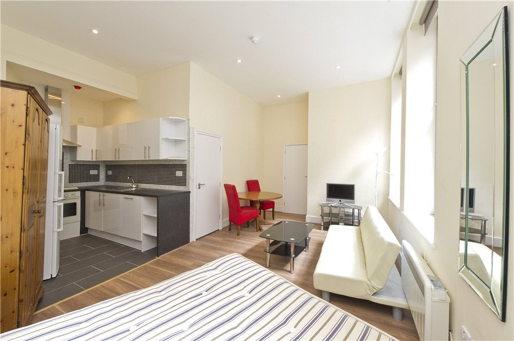 Flat Glendower Place in Greater London