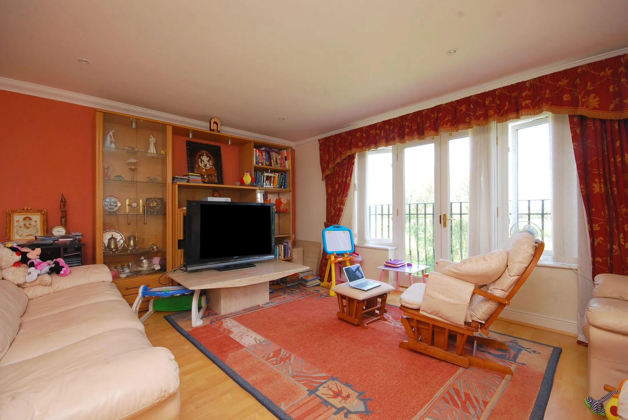 Flat Burpham Lane in Guildford
