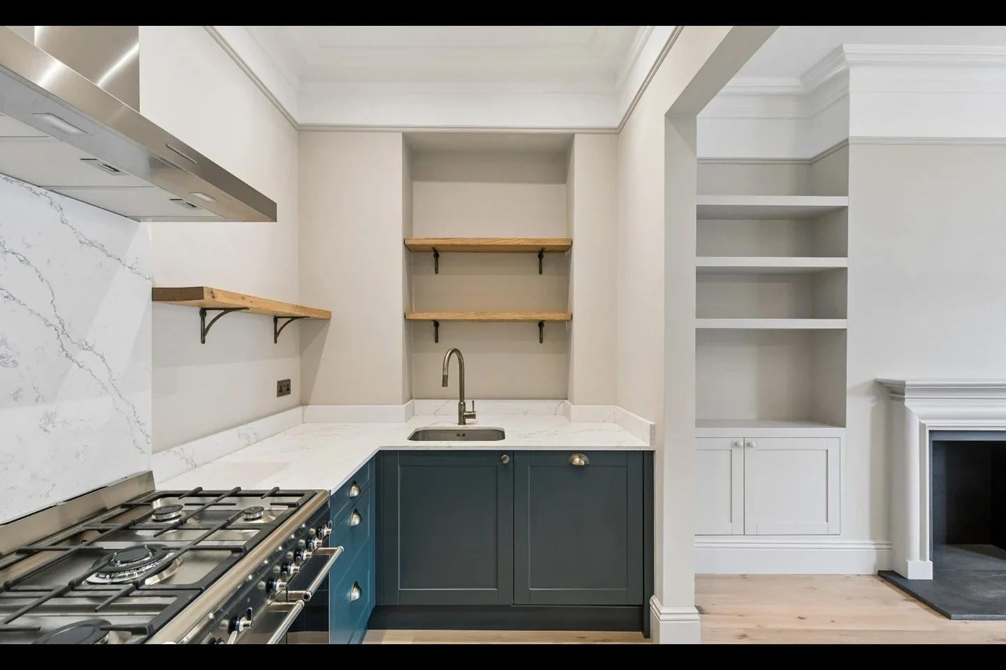 Flat Forman Place in Greater London