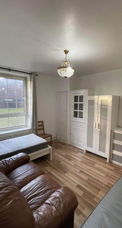 Room Ellsworth Street in Greater London