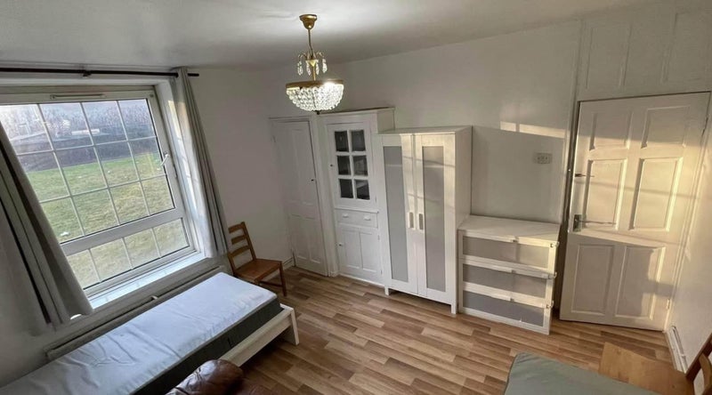 Room Ellsworth Street in Greater London