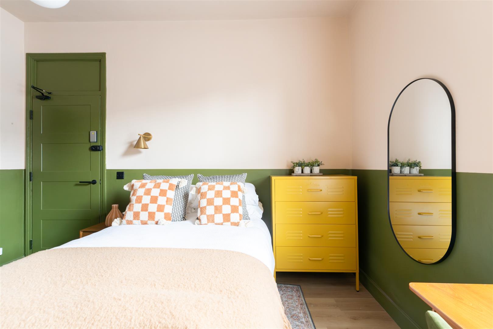 Room Wingrove Avenue in Newcastle upon Tyne