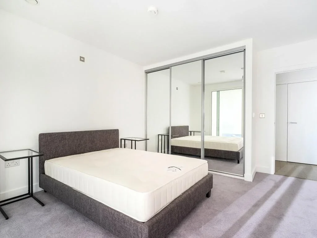 Flat Arniston Way in Greater London