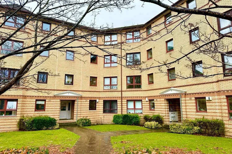 Flat Grovepark Gardens in Glasgow