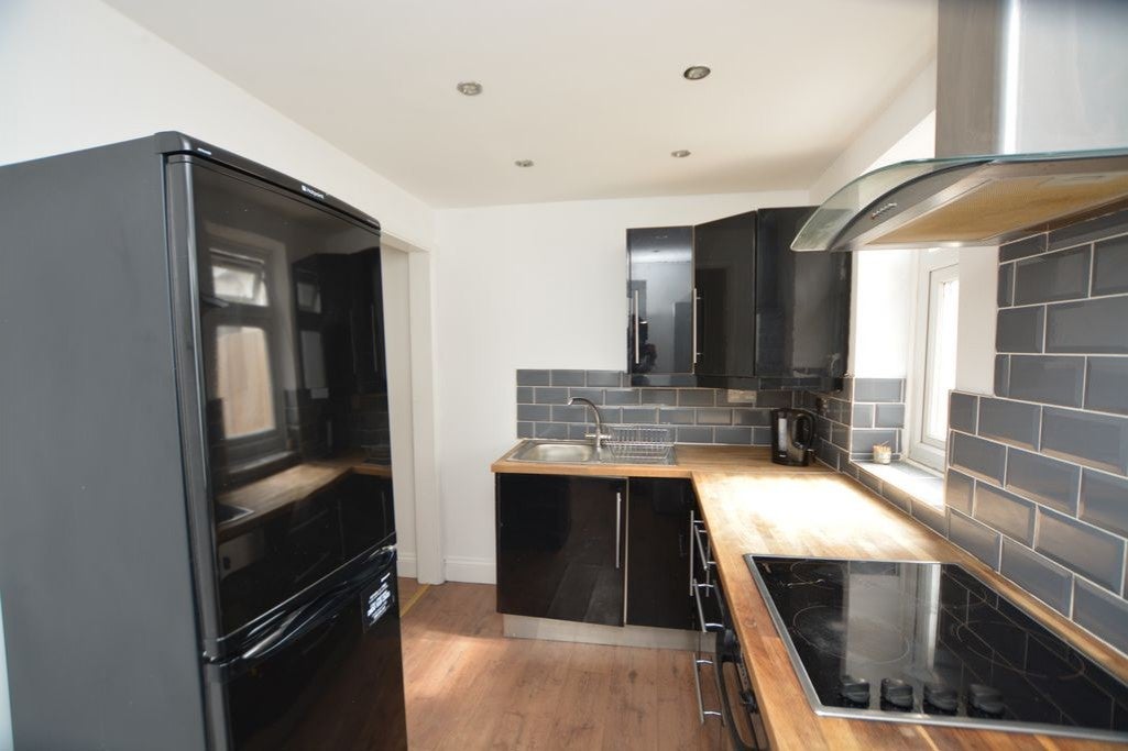 Flat Coppermill Road in Horton