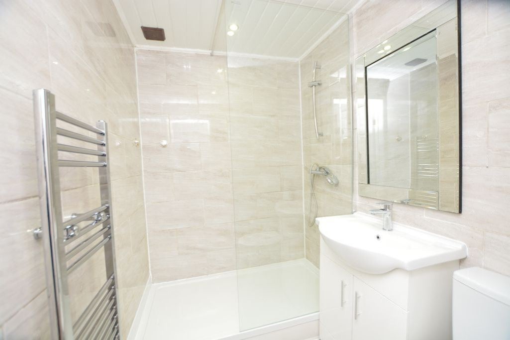 Flat Coppermill Road in Horton