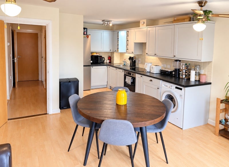 Room Macleod Street in Greater London