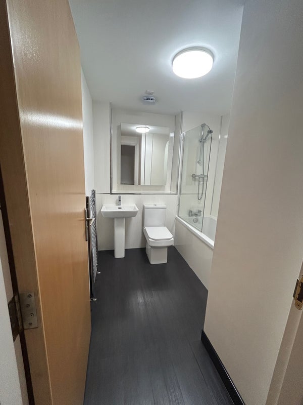 Room Partick Bridge Street in Glasgow
