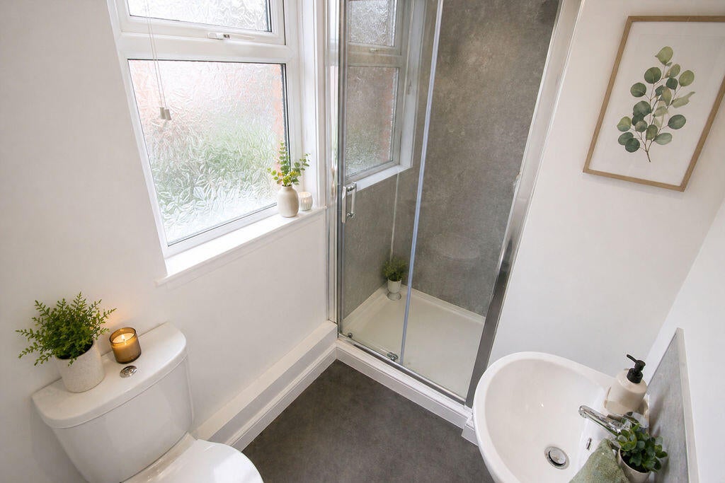 Flat Crispin Crescent in Greater London