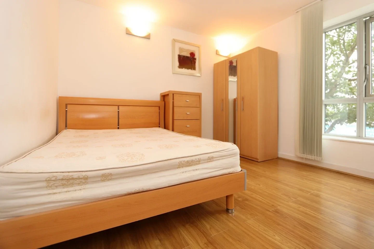 Room West Parkside in Greater London