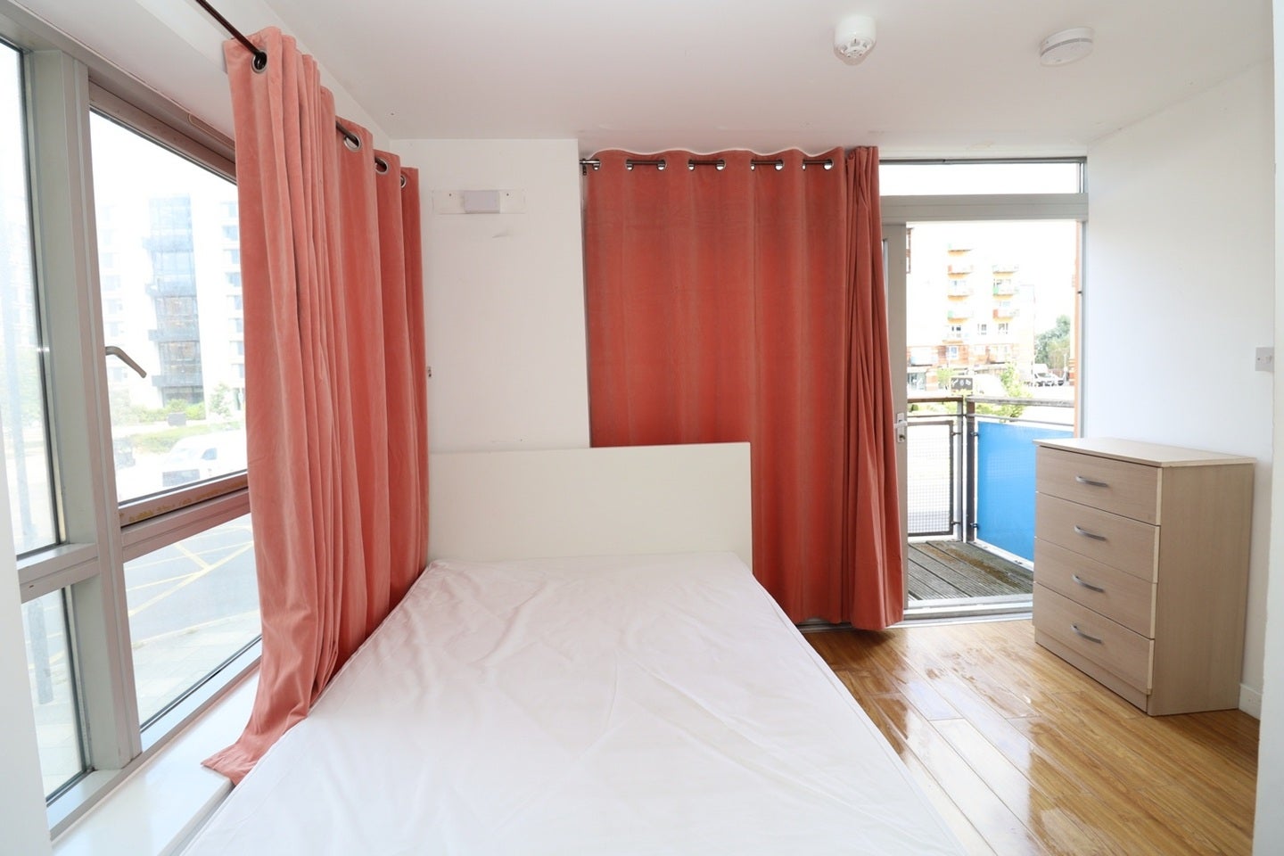 Room West Parkside in Greater London
