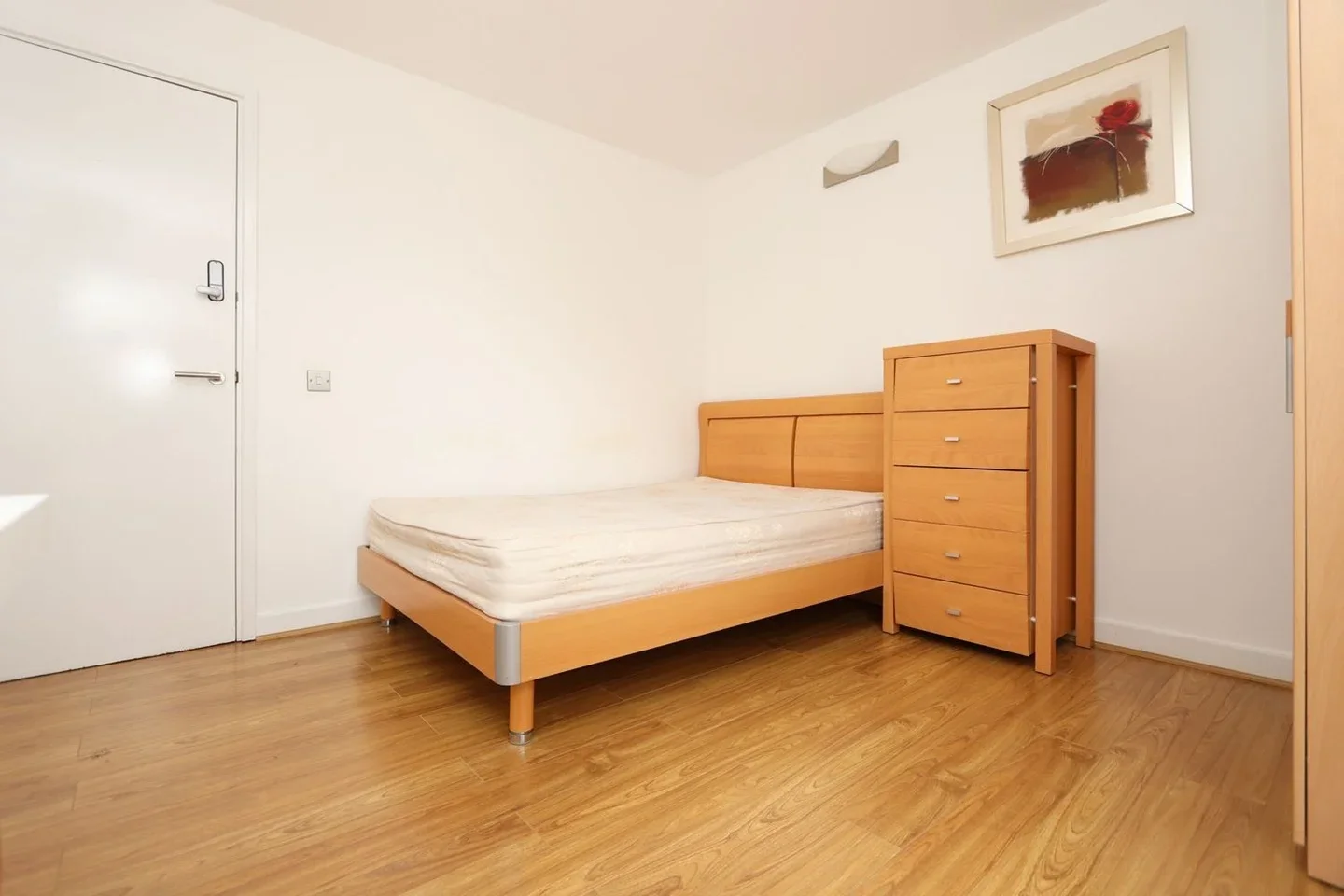 Room West Parkside in Greater London