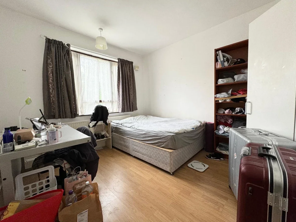 Flat Crowndale Road in Greater London