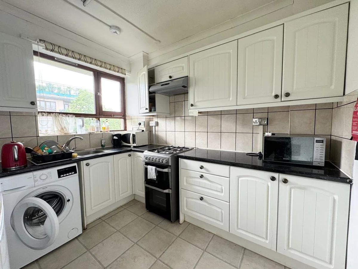 Flat Crowndale Road in Greater London