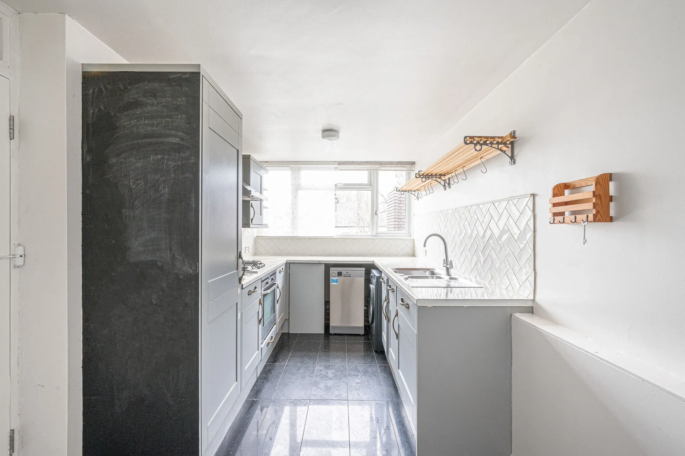 Flat Plympton Road in Greater London