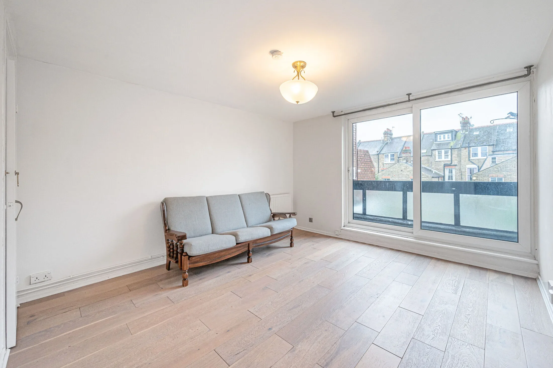 Flat Plympton Road in Greater London