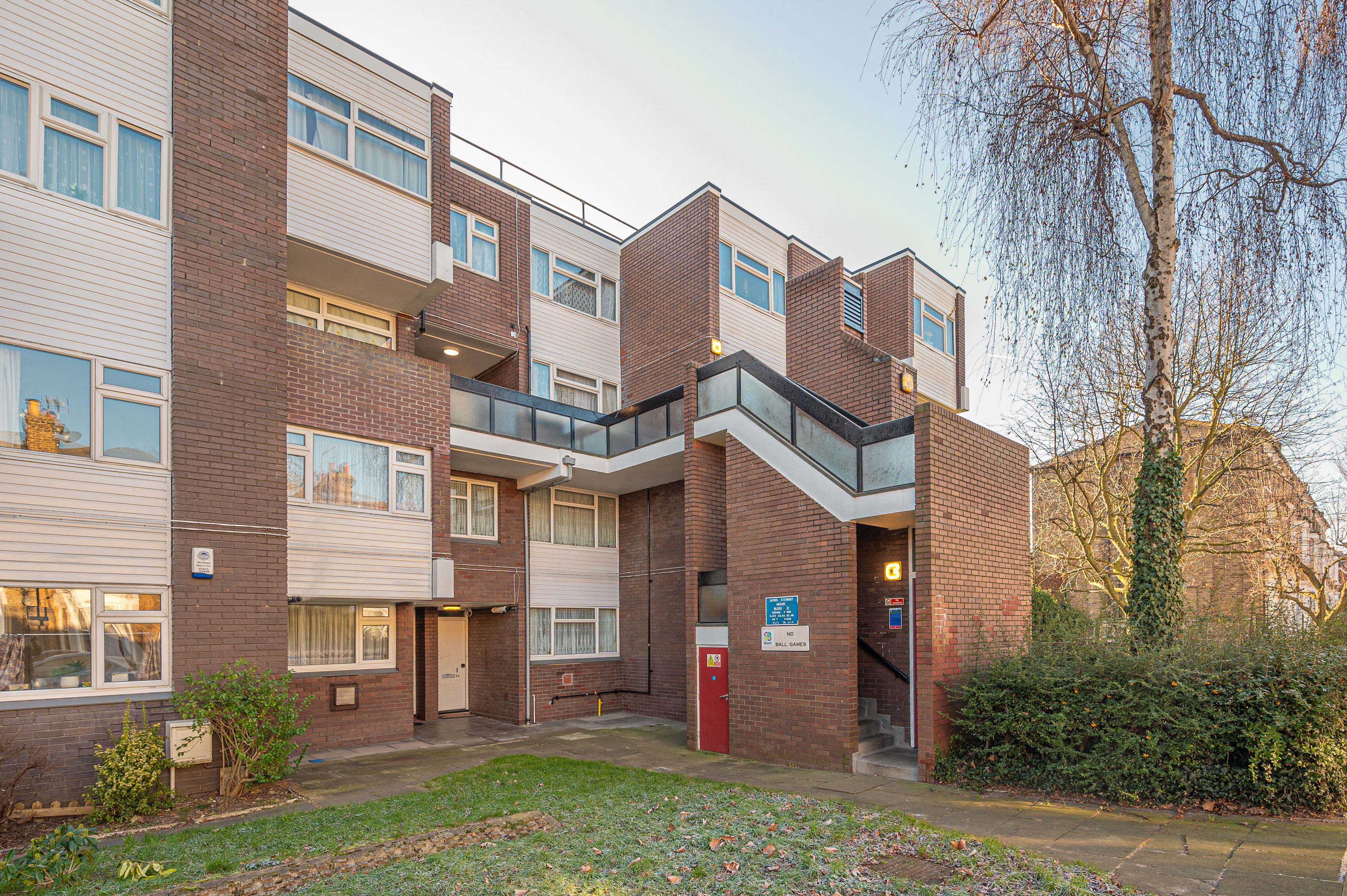 Flat Plympton Road in Greater London