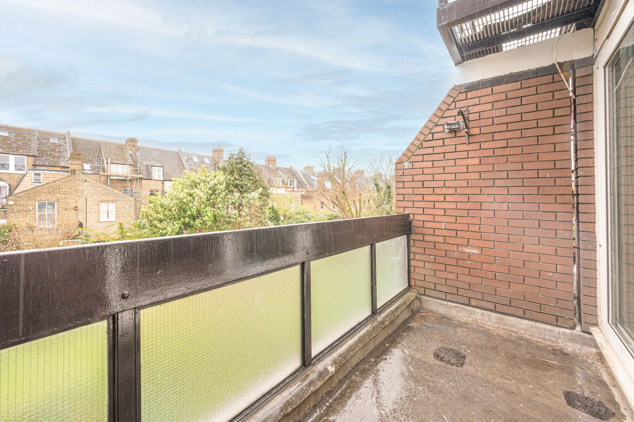 Flat Plympton Road in Greater London
