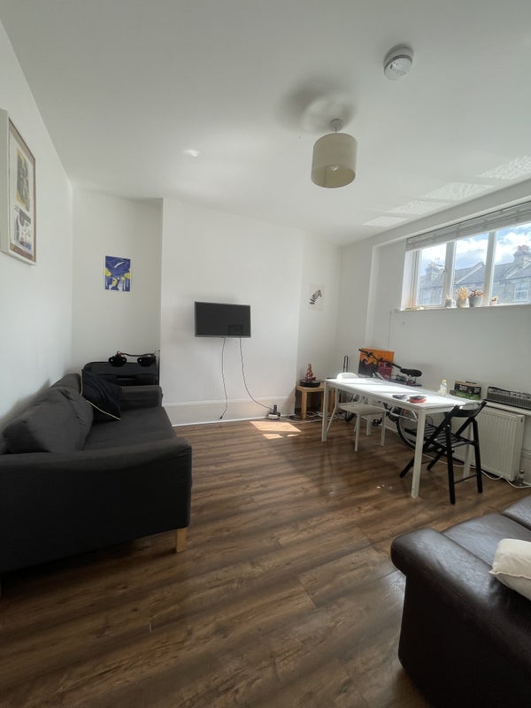 Room Uxbridge Road in Greater London