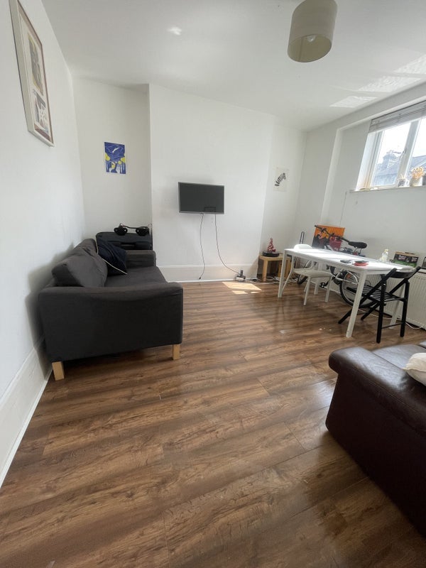 Room Uxbridge Road in Greater London