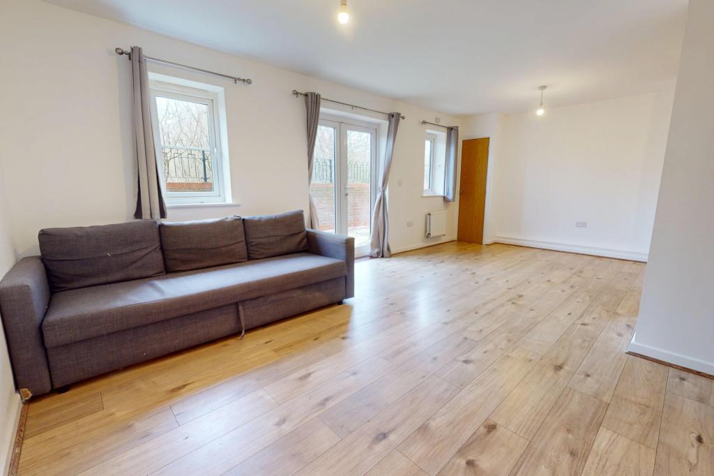 Flat Ryeland Way in Ashford