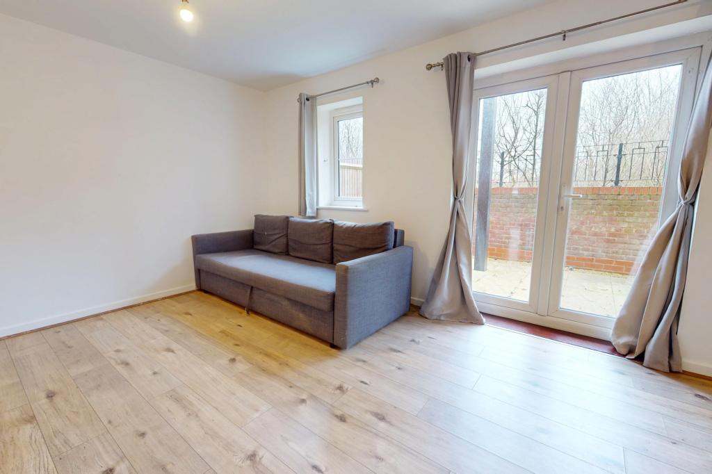 Flat Ryeland Way in Ashford