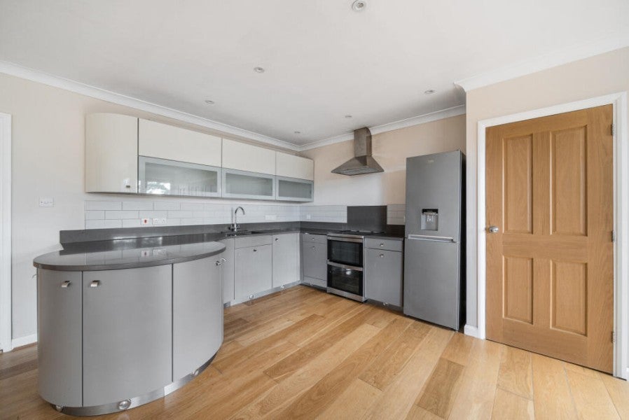 Flat Albury Road in Guildford