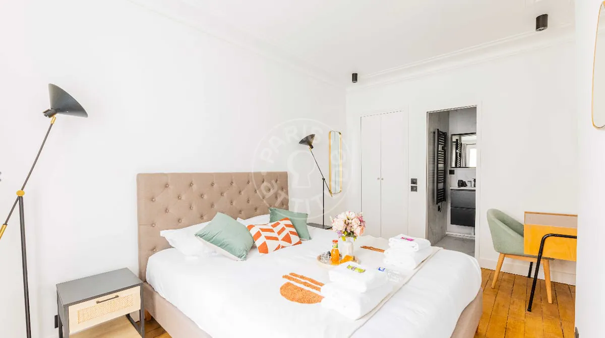 Flat Rue Lauriston in Paris