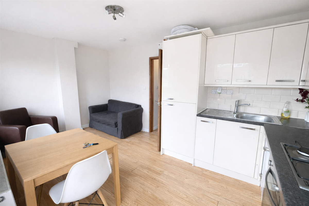 Flat Blackstock Road in Greater London