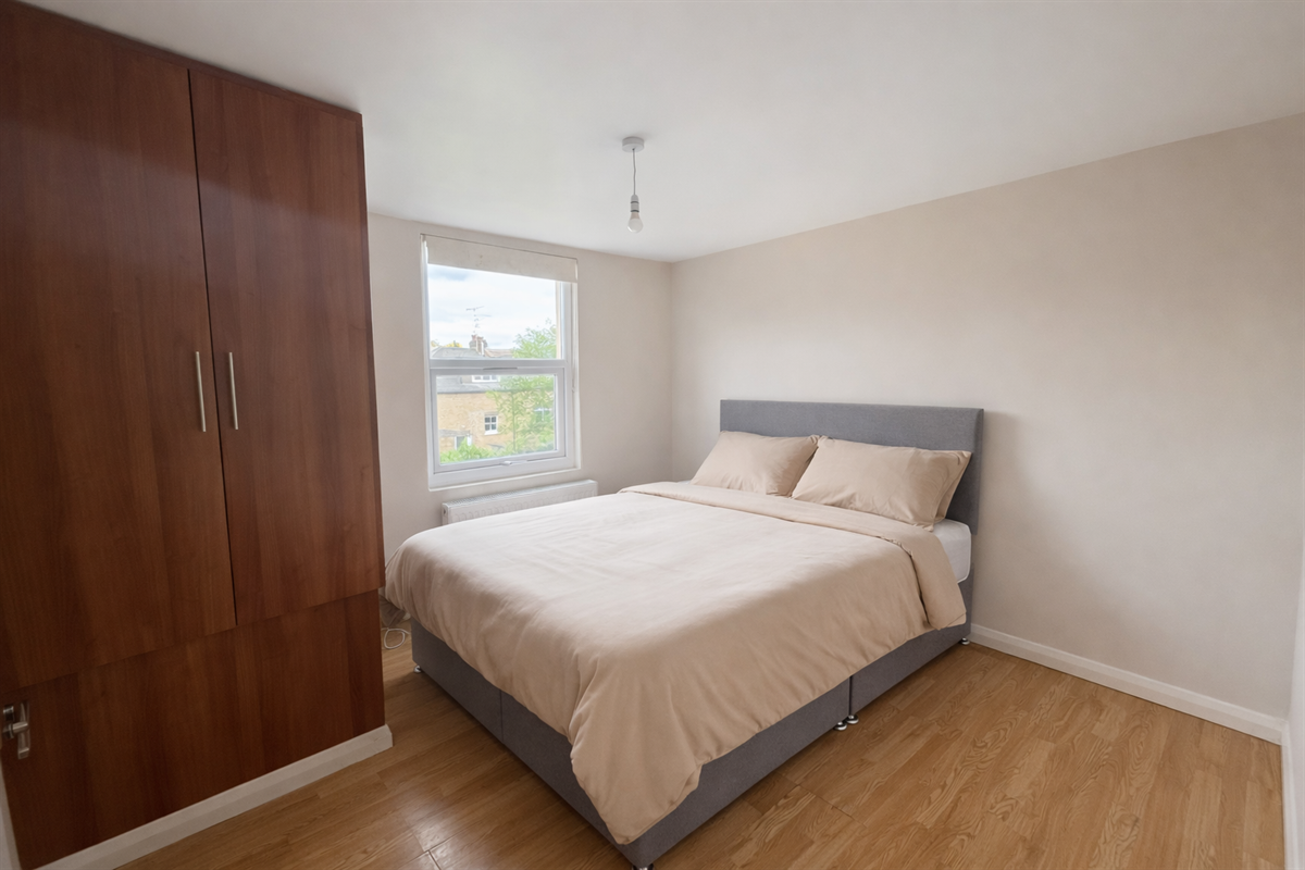 Flat Blackstock Road in Greater London