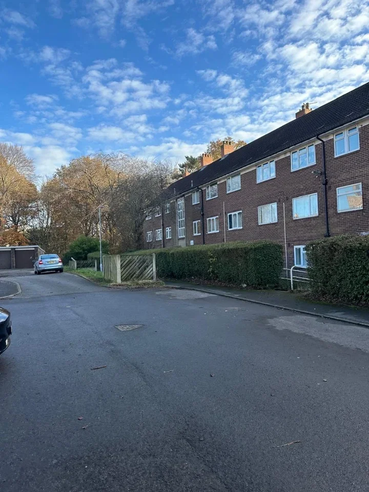 Flat Lingfield Close in Leeds