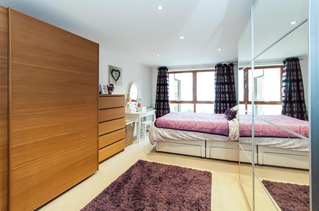 Flat Commonwealth Drive in Crawley