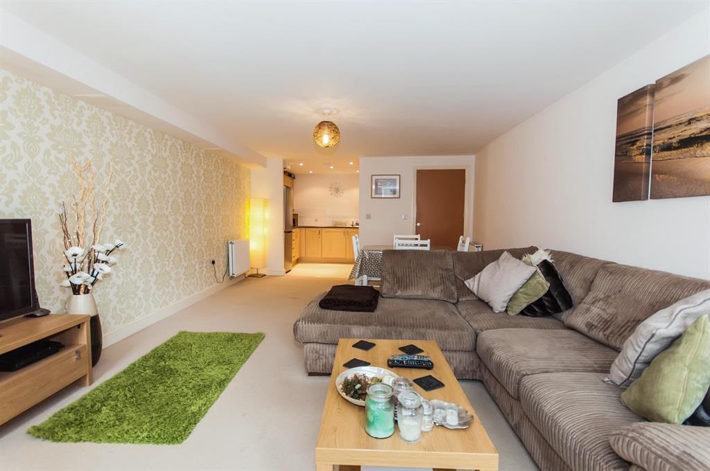 Flat Commonwealth Drive in Crawley