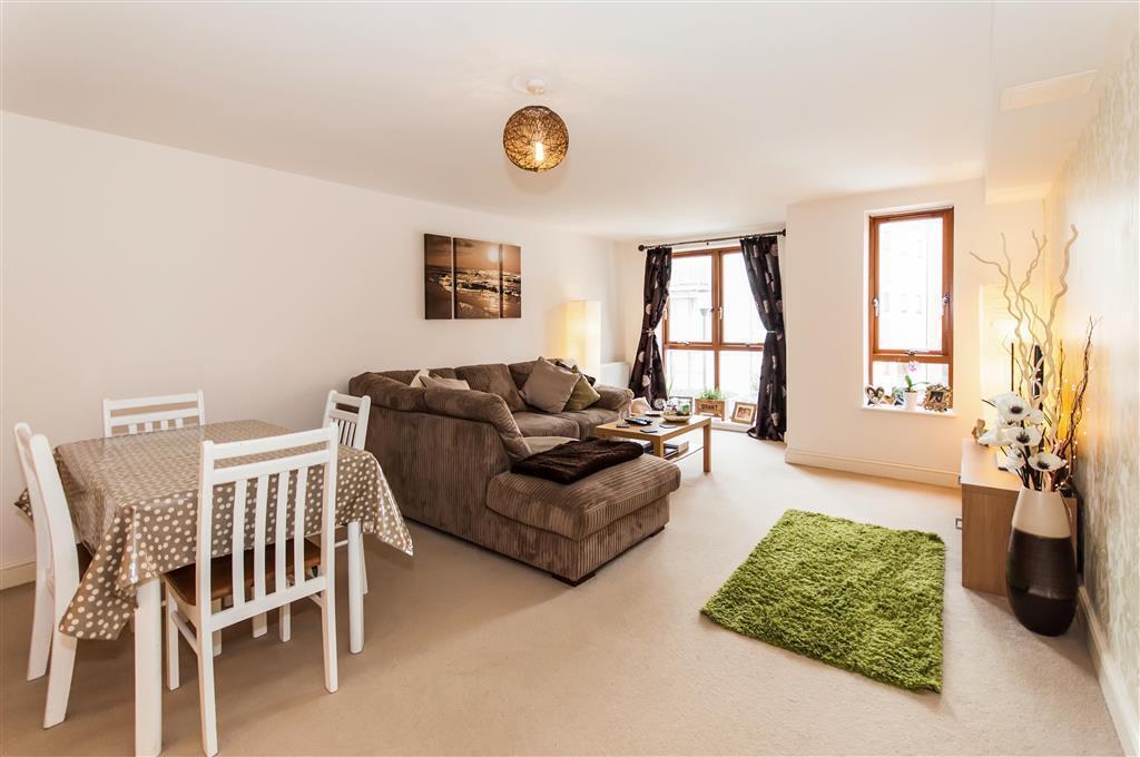 Flat Commonwealth Drive in Crawley