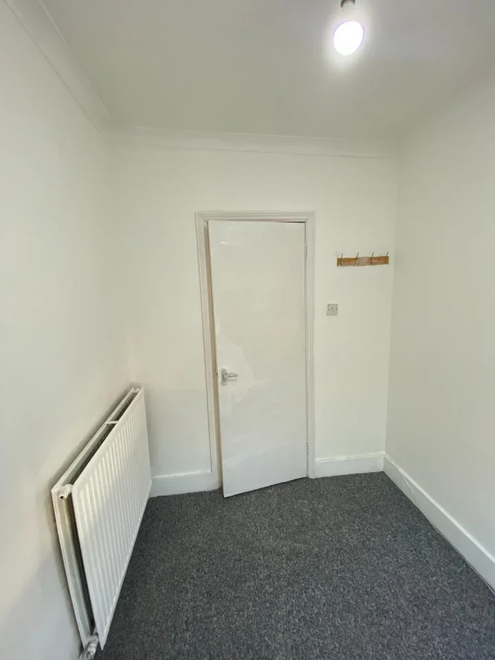 Flat Melford Road in Greater London