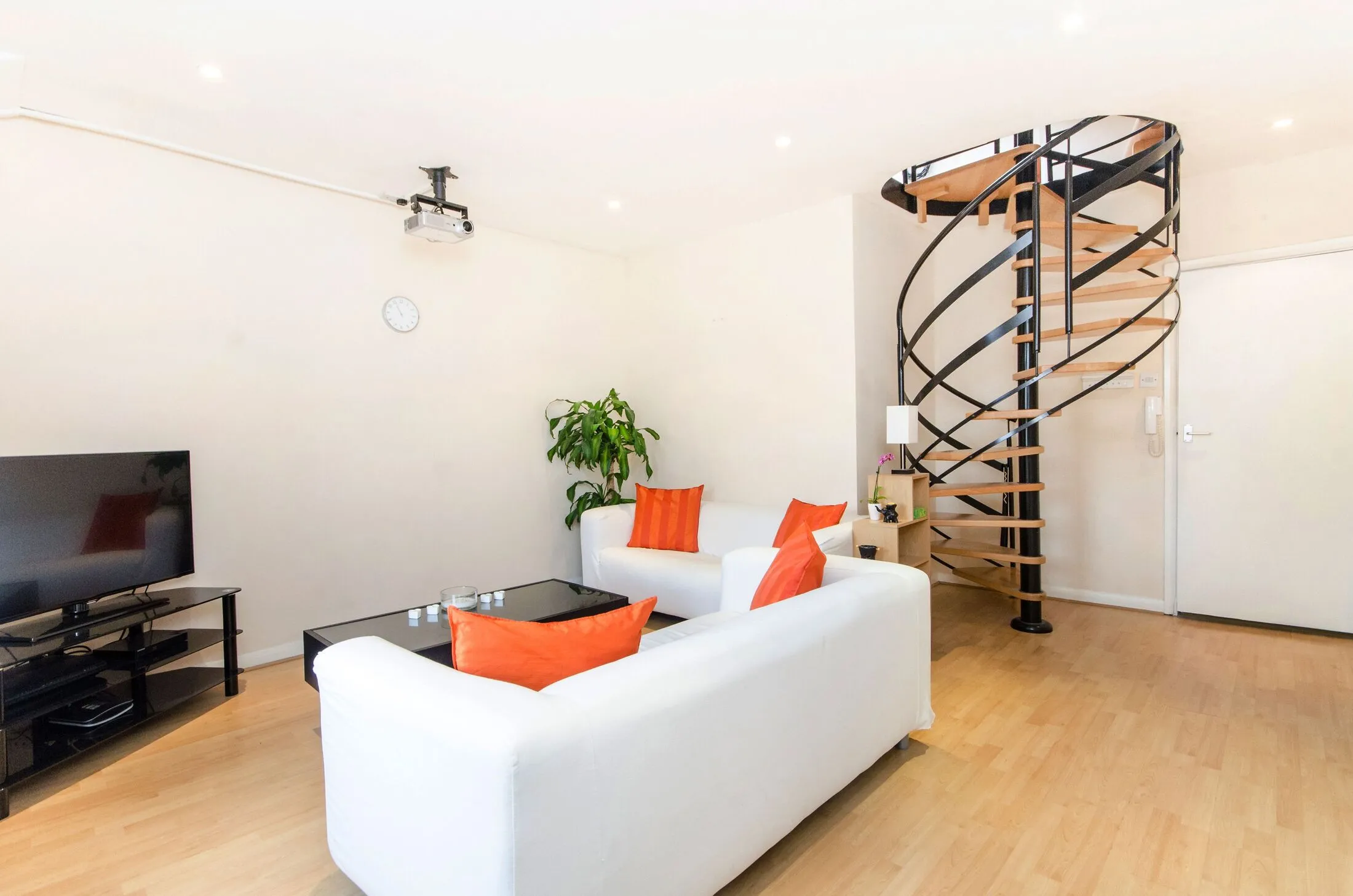 Flat Lingfield Road in Greater London