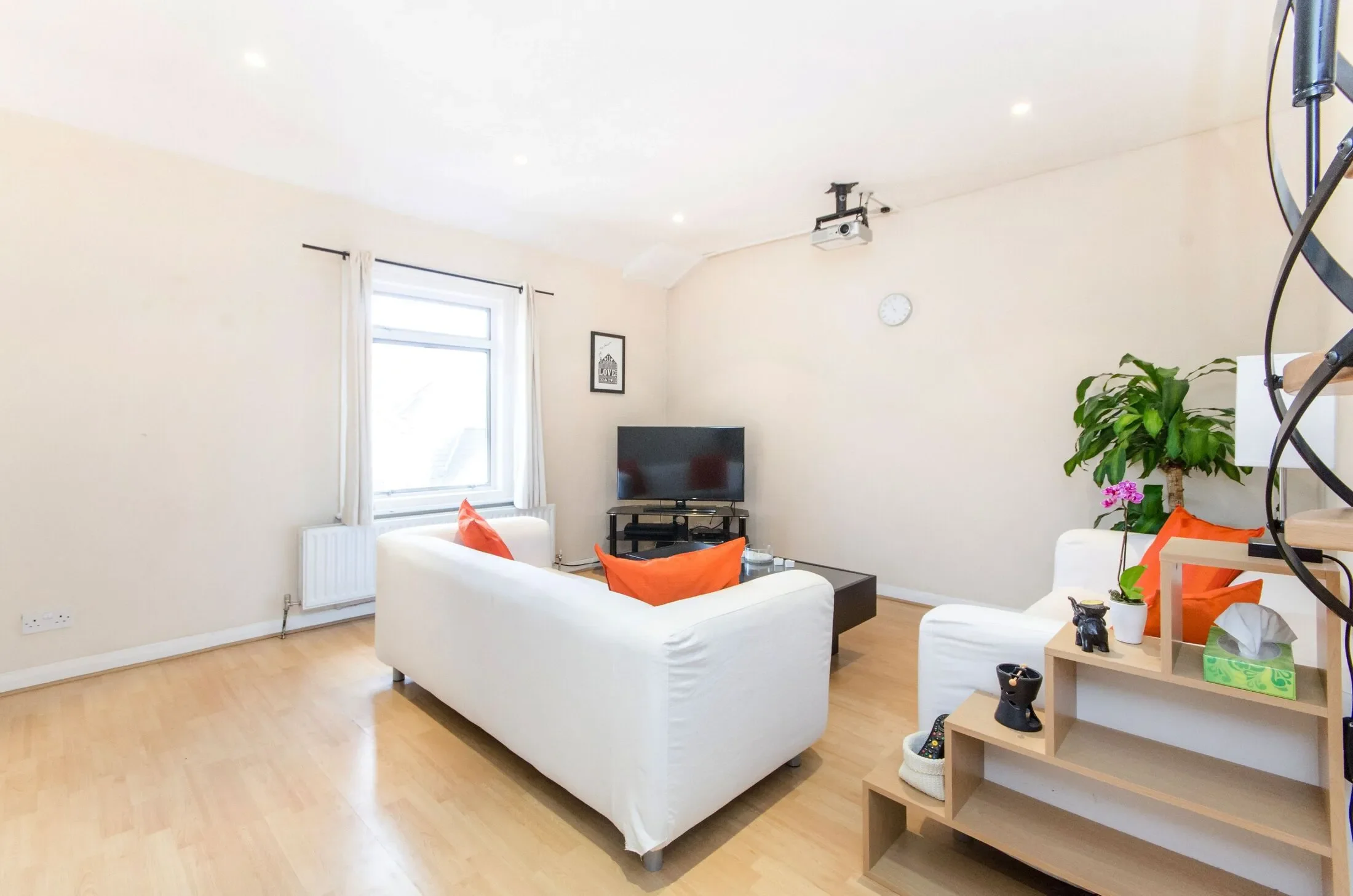Flat Lingfield Road in Greater London