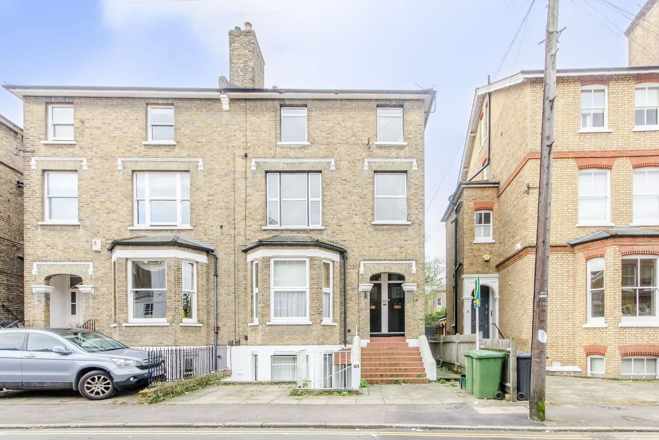 Flat Lingfield Road in Greater London