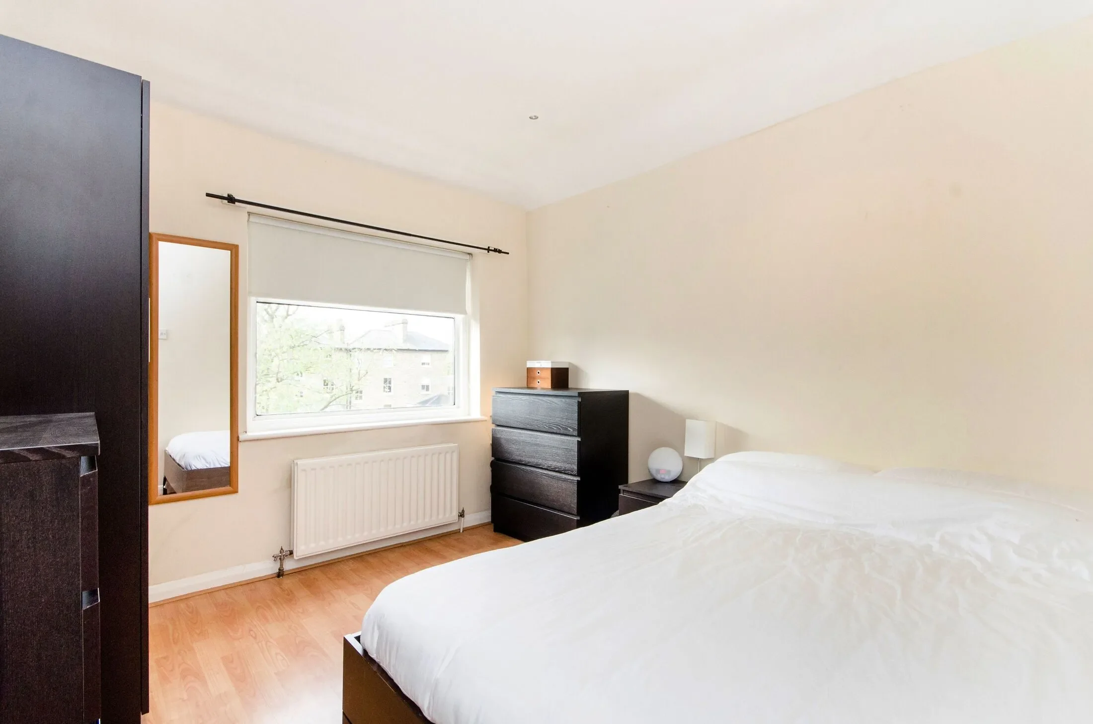 Flat Lingfield Road in Greater London