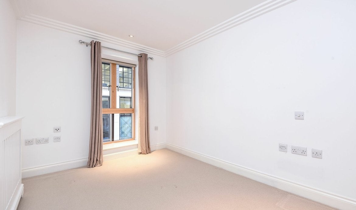 Flat Dean Ryle Street in City of Westminster