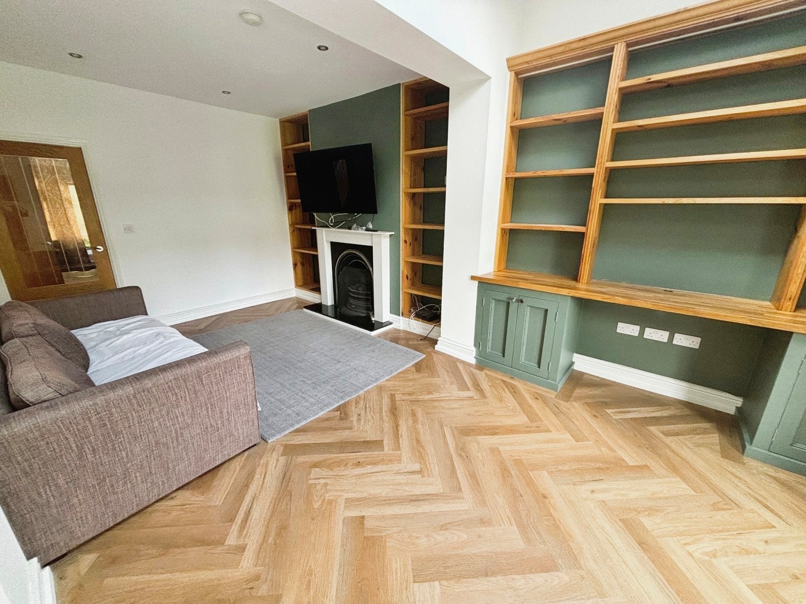 Room Ruabon Road in Manchester